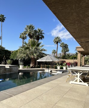 Large expansive deck with beautiful grassed area. Exterior speakers. 