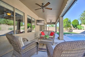 Covered Patio | Smart TV