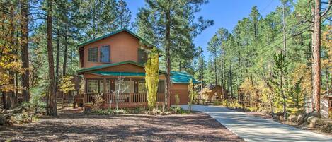 Pinetop Vacation Rental | 3BR | 2BA | 1,618 Sq Ft | Steps Required to Access