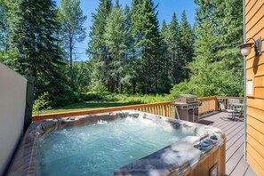 8 person Hot Tub with high powered jets!