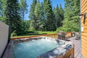 8 person Hot Tub with high powered jets!