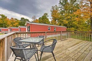 Deck | Outdoor Dining Area