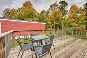 Deck | Outdoor Dining Area