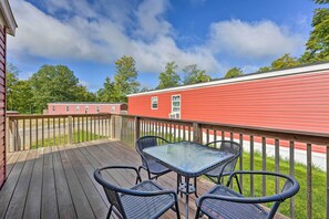 Private Deck | Outdoor Dining Table