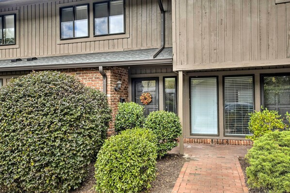 Chapel Hill Vacation Rental | 2BR | 2.5BA | Stairs Required | 1,236 Sq Ft