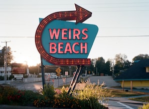 10 minute drive to Weirs Beach.  Public beach and boardwalk.