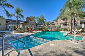 Community Amenities | Outdoor Pools | Hot Tub