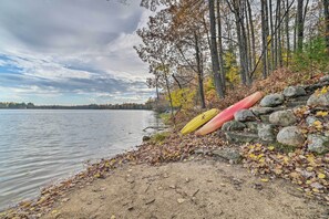 Lake Access | 2 Kayaks | Canoe | Paddleboat | Life Jackets