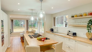 High spec modern kitchen perfect for families