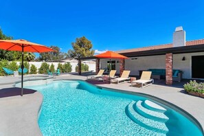 Luxurious desert lap pool with loungers, pool toys and hot tub. Safe and Family-friendly. 