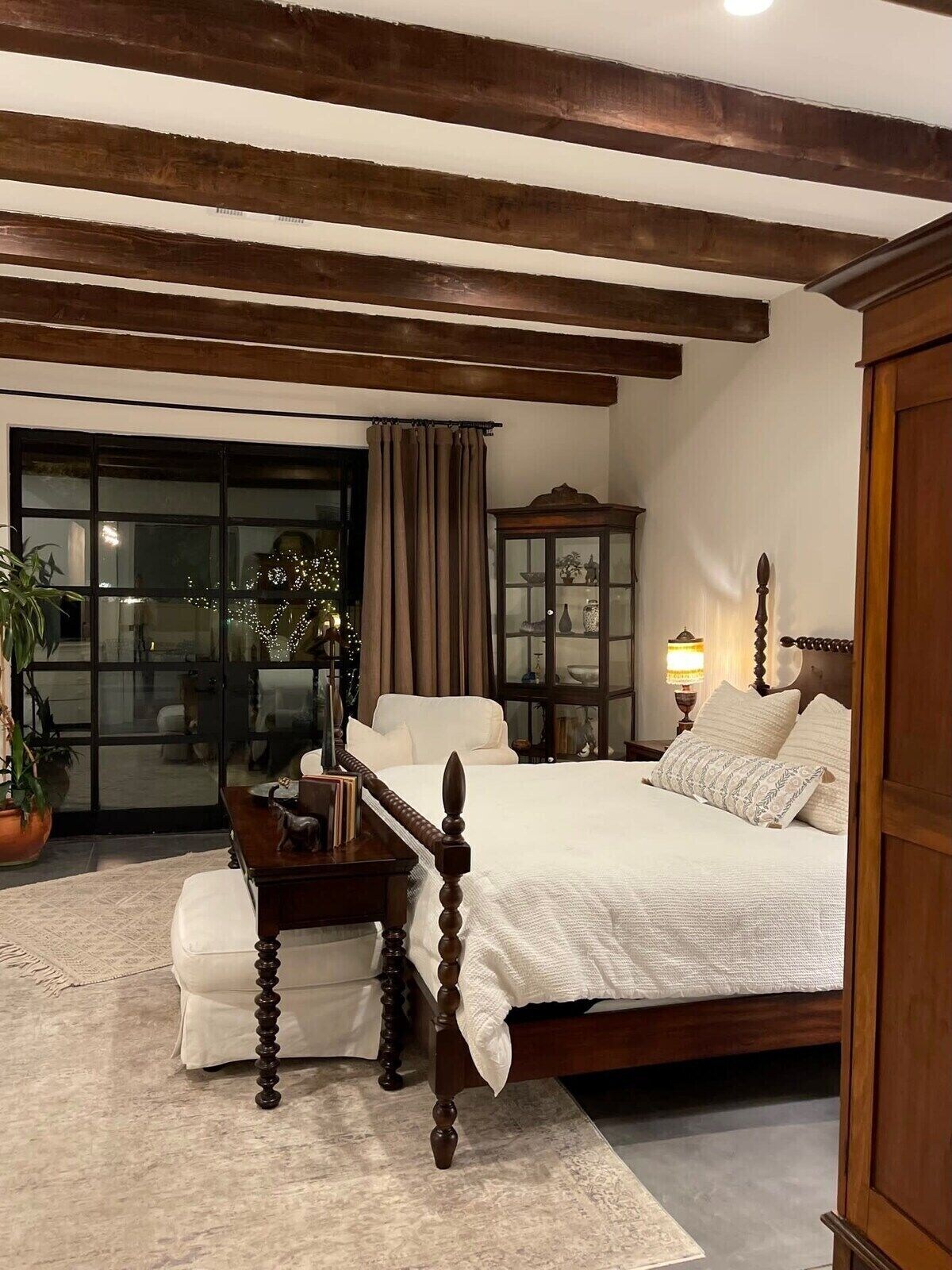 Luxury king suite downtown w/lush garden terrace