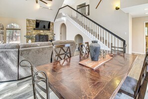 Dining Area | Dining Table | Dishware/Flatware