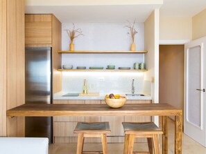 Möbel, Cabinetry, Tabelle, Eigentum, Countertop, Holz, Regale, Geschirr, Interior Design, Küche