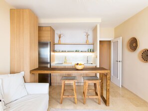 Möbel, Tabelle, Holz, Interior Design, Flooring, Fussboden, Wohnzimmer, Hartholz, Holzbeize, Stuhl