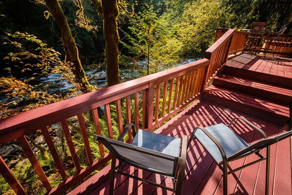 River front views of the wild and scenic Cascade River