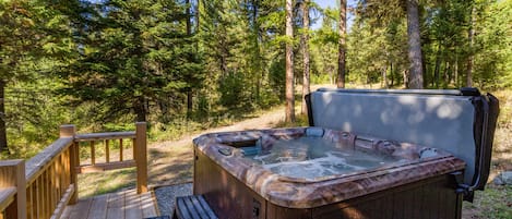 Relax in the hot tub | Exterior