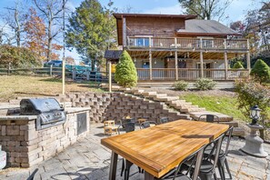 Built in Gas Grill, Fire Pit and Outdoor Dining