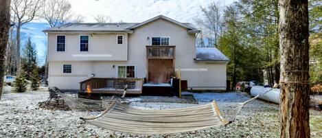 Backyard Space w firepit, hammock, porch, hot tub