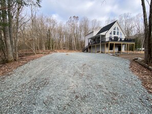View coming in driveway