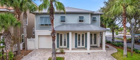 Emerald Palm offers all of the amenities you could need for a relaxing and worry-free beach vacation.
| Emerald Palm by Boutiq Luxury Vacation Rentals | Miramar Beach, Florida