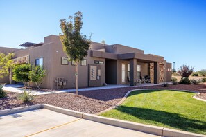 Front Angle View - The 1 Top Ledge is a 2120 square foot luxury villa with 4 bedrooms and 4.5 bathrooms and is located near The Ledges Golf Course.