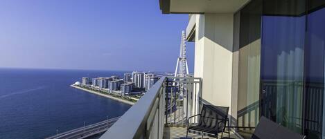 Premium holiday rental with striking sea & Bluewaters views in Dubai Marina