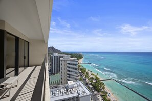 Ocean and Diamond Head view from your balcony