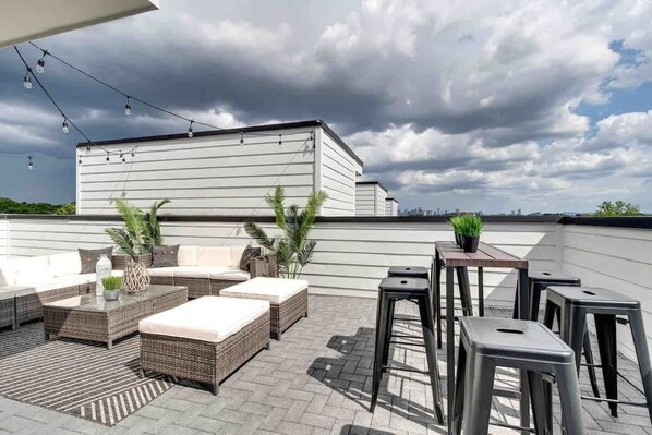 This lush patio will have you spending all your time on the rooftop! Sectional and bar seating, gas firepit, BBQ grill, Cornhole boards and more!