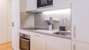 The kitchenette is fully equipped, with everything you'll need to make your home-cooked meals #homecooking #portugal #pt #lisbon