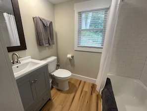 Full Bathroom with Shower/Tub