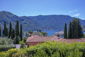 Romantic view of the lake fom the villa gardens