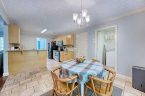 Kitchenette with view of the kitchen