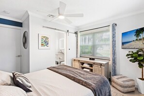 Rest easy in this spacious Master bedroom featuring stylish decor, a comfy Queen size bed, wall-mounted TV, closet and a full en-suite bathroom. This room sleeps 2 guests.