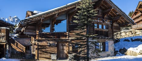 Charming Chalet | 5 Bedrooms | Chalet Axel |  Open Fire & Champagne on Arrival | Courchevel