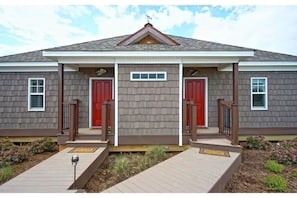 Private entrance. Note the duplex set up.