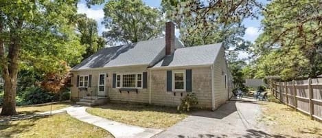 Charming house close to everything Cape Cod offers