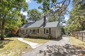 Charming house close to everything Cape Cod offers