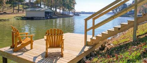 Enjoy the views from your private pier located perfectly on Weiss Lake.