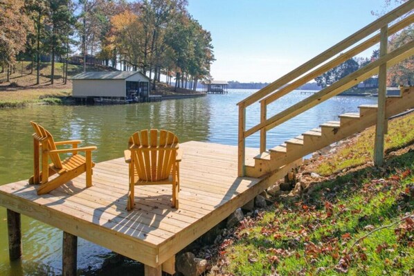 Enjoy the views from your private pier located perfectly on Weiss Lake.