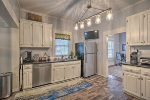 Kitchen | Keurig Coffee Maker | Crockpot | Blender