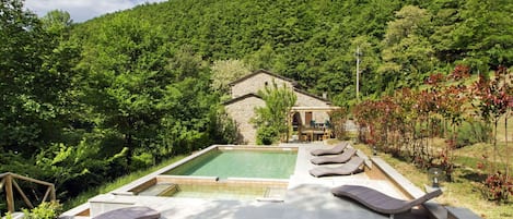 Cielo, Planta, Nube, Planta De La Comunidad, Naturaleza, Árbol, Agua, Edificio, Piscina, Mueble Para Exteriores