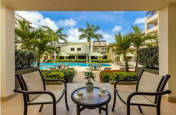 A ground-floor porch to enjoy the pool view