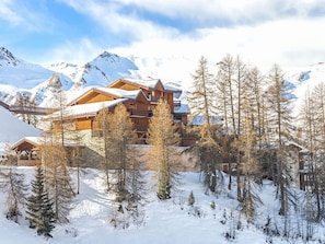 Nuage, Ciel, Neige, Bâtiment, Montagne, Paysage Naturel, Maison, Arbre, Mélèze, Pente