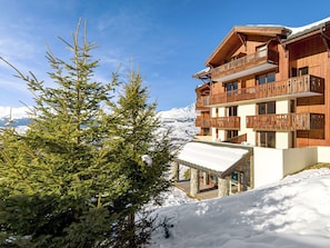 Ciel, Bâtiment, Nuage, Neige, Mélèze, Maison, Fenêtre, Quartier, Arbre, À Feuilles Persistantes