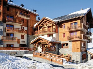 Bâtiment, Neige, Ciel, Fenêtre, Maison, Bois, Pente, Loisir, Façade, Design Urbain