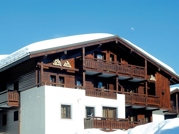 Ciel, Propriété, Bâtiment, Fenêtre, Bois, Pente, Façade, Maison, Toit, Neige