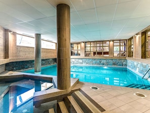 L'Eau, Piscine, Rectangle, Ombre, Sol, Sol, Ligne, Loisir, Bois, Verre