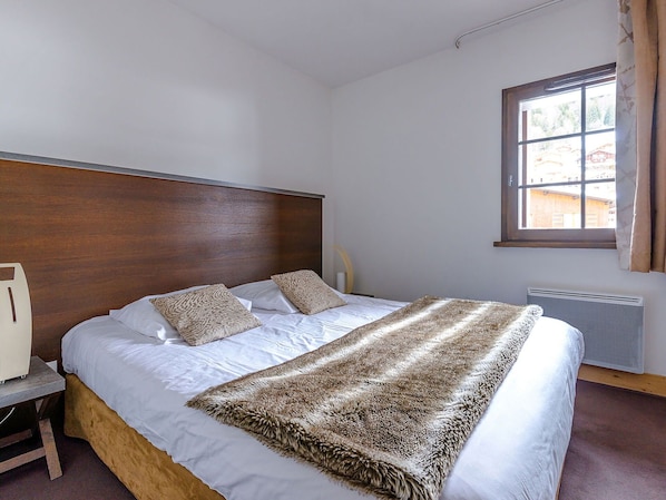Meubles, Bâtiment, Propriété, Fenêtre, Confort, Bleu Azur, Bois, Cadre De Lit, Design Intérieur