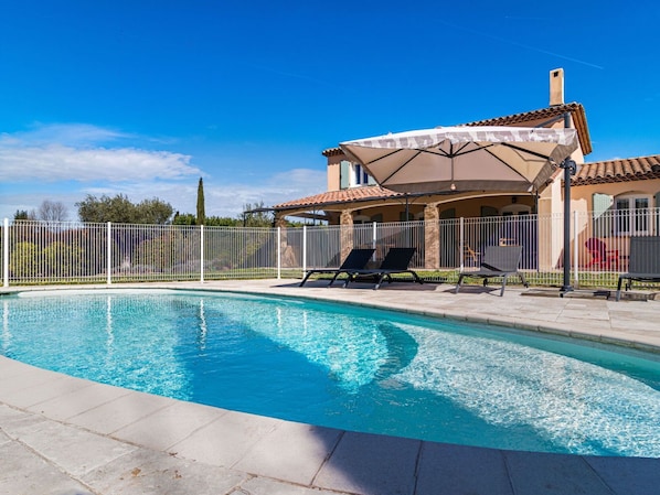 Water, Sky, Property, Plant, Swimming Pool, Cloud, Azure, Building, House, Leisure