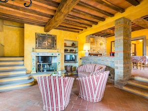 Tabelle, Himmel, Möbel, Geschirr, Gebäude, Interior Design, Gartenmöbel, Veranda, Schatten, Stuhl